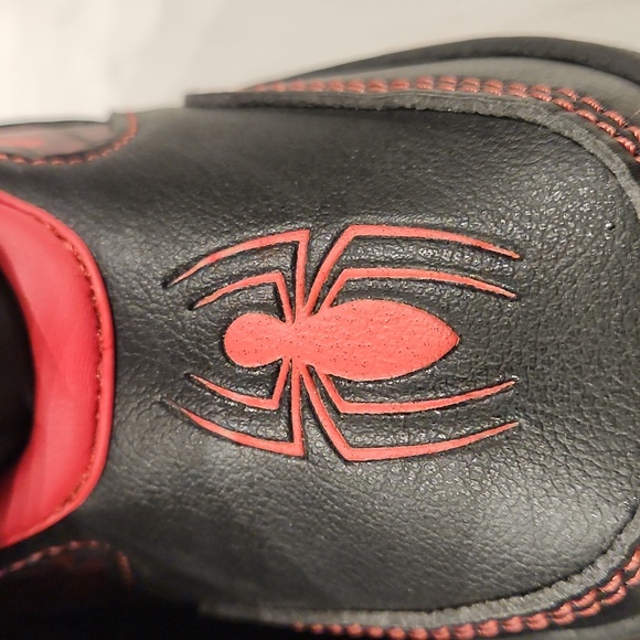 SPIDERMAN NEW LIGHTED HEELS WINTER BOOTS SIZE 8. - Picture 3 of 10
